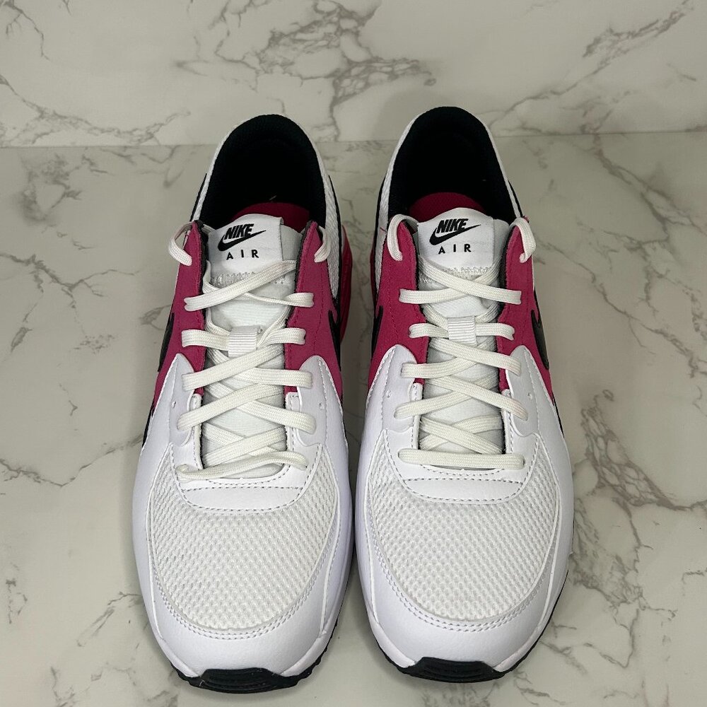 NIKE AirMAX Size 9